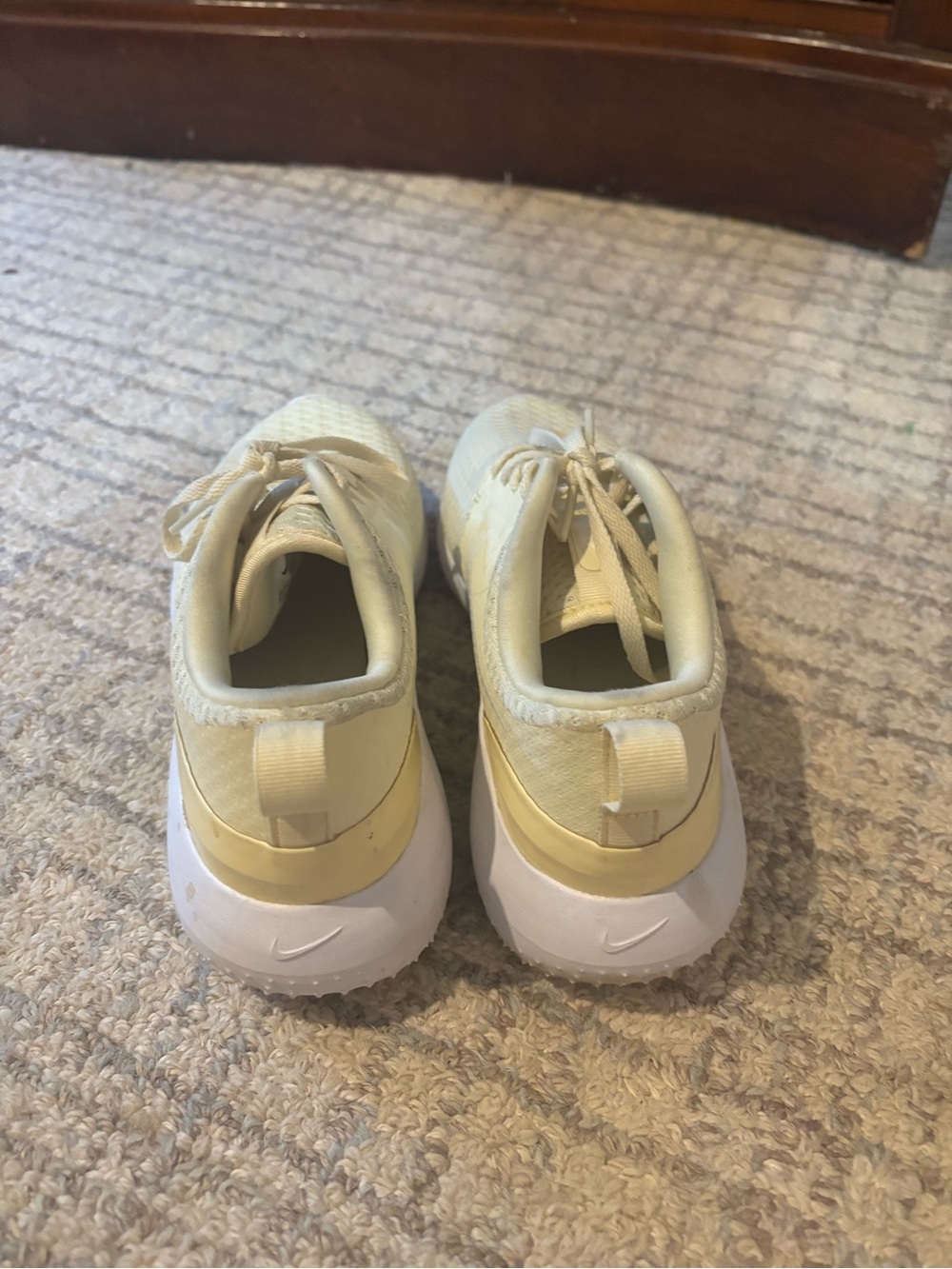 Nike Pale Yellow Mesh Casual GOLF Sneakers - Picture 2 of 5